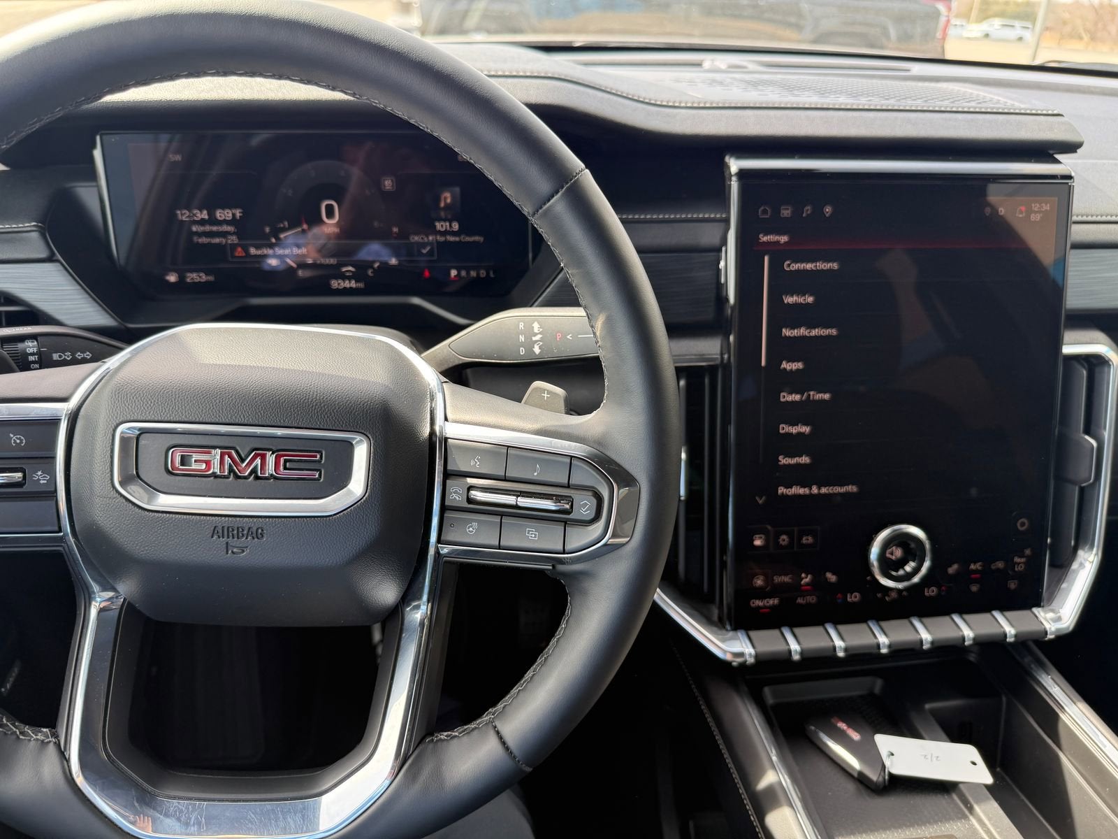 2025 GMC Acadia Elevation