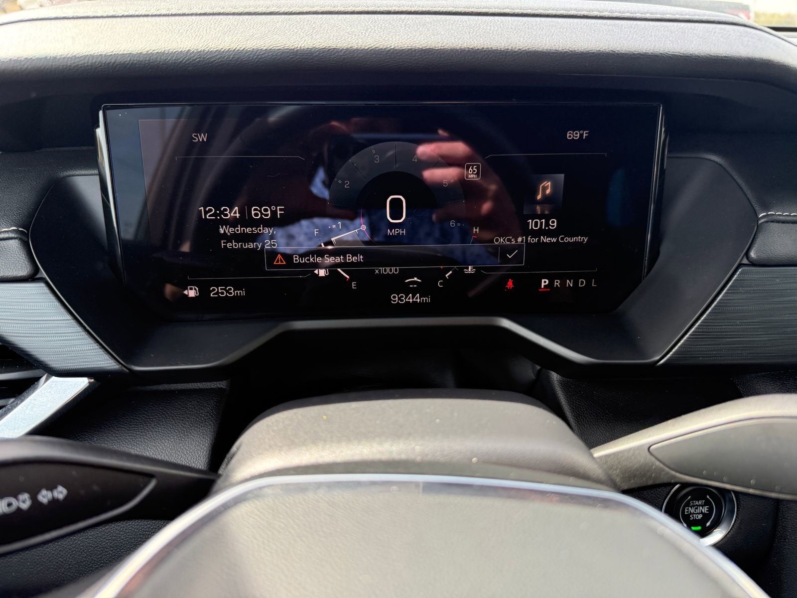 2025 GMC Acadia Elevation