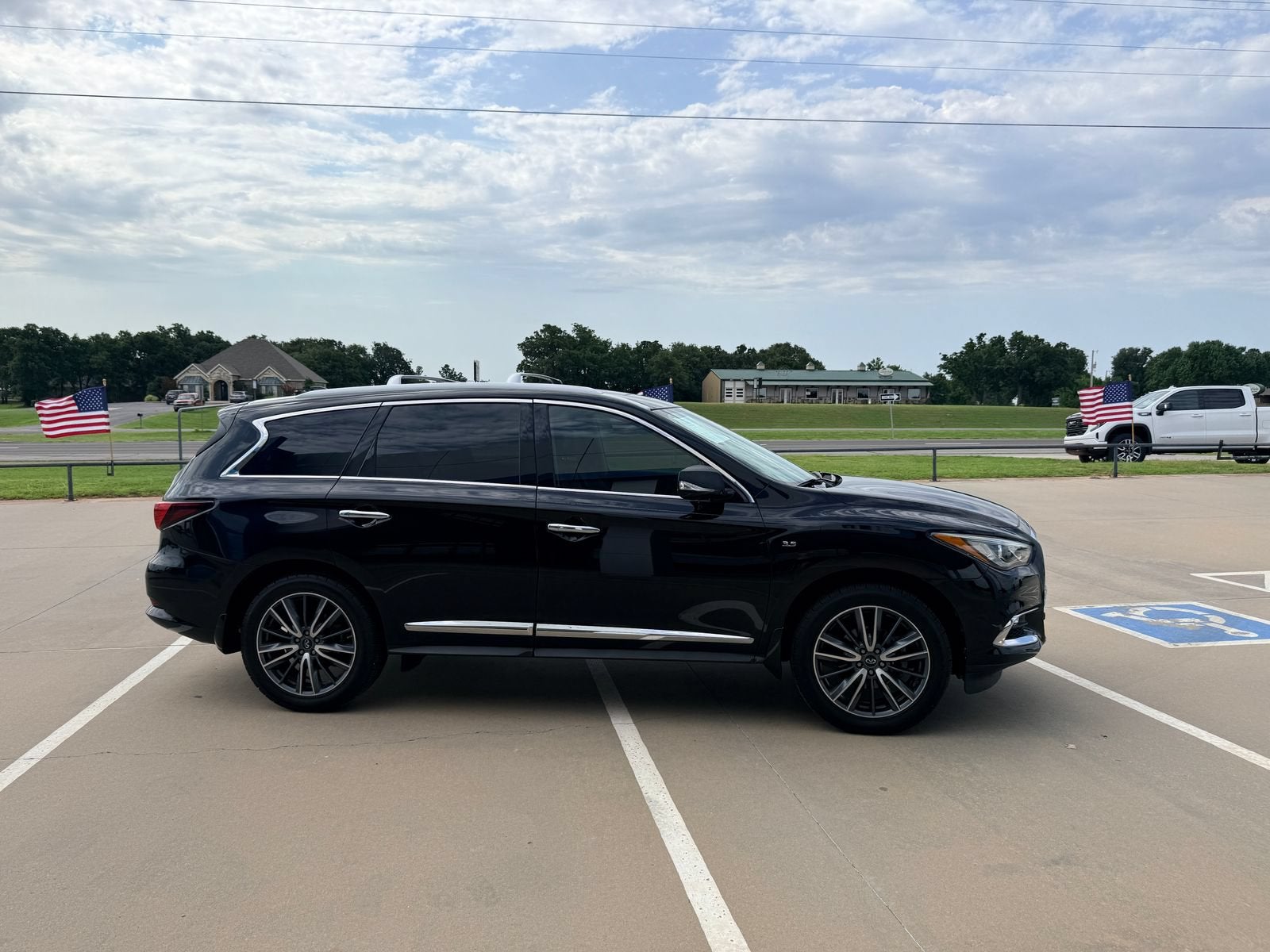 2019 INFINITI QX60 LUXE
