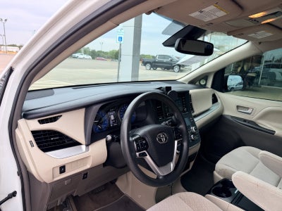 2019 Toyota Sienna LE Auto Access Seat