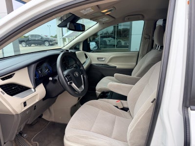 2019 Toyota Sienna LE Auto Access Seat