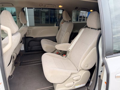 2019 Toyota Sienna LE Auto Access Seat