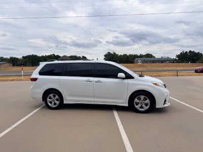 2019 Toyota Sienna LE Auto Access Seat